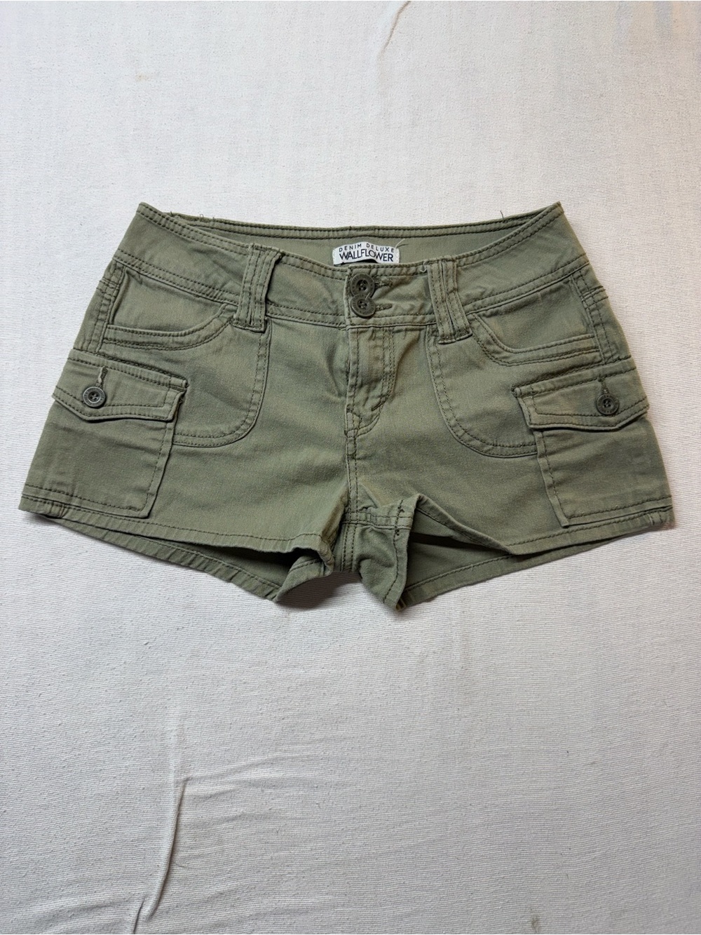 Wallflower Olive Cargo Low-Rise Cotton Shorts